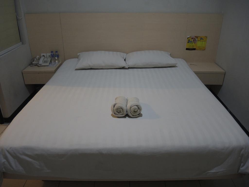 Swk 95 Hotel Surabaya Habitación foto
