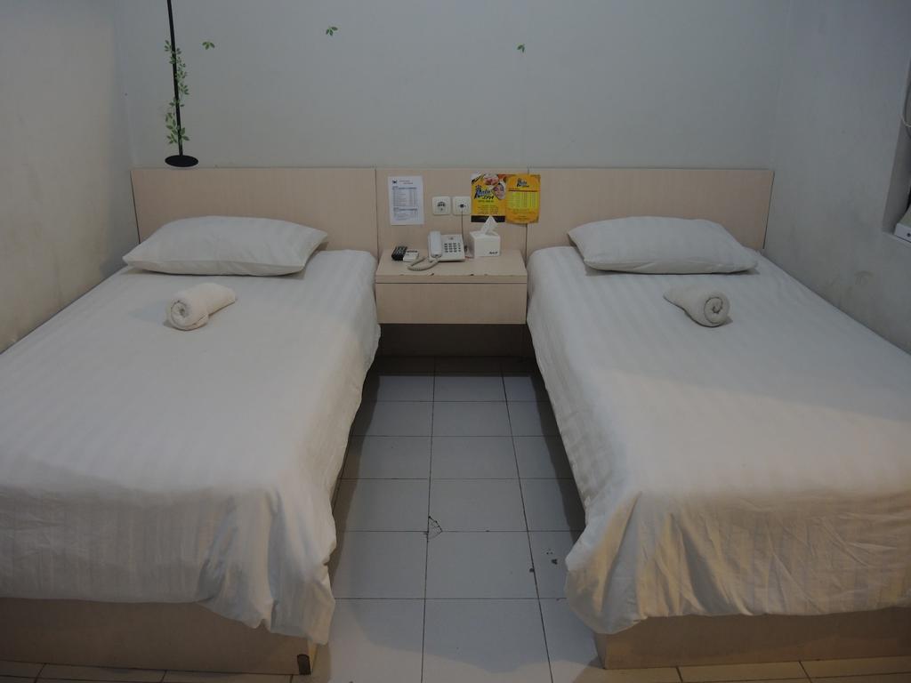 Swk 95 Hotel Surabaya Habitación foto