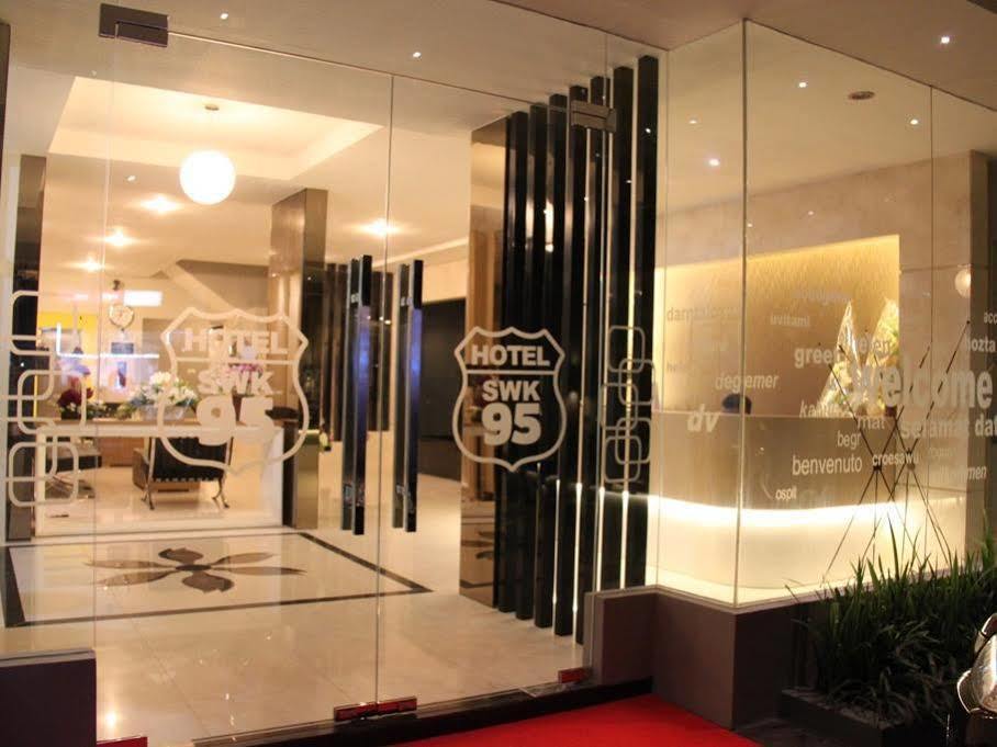 Swk 95 Hotel Surabaya Exterior foto